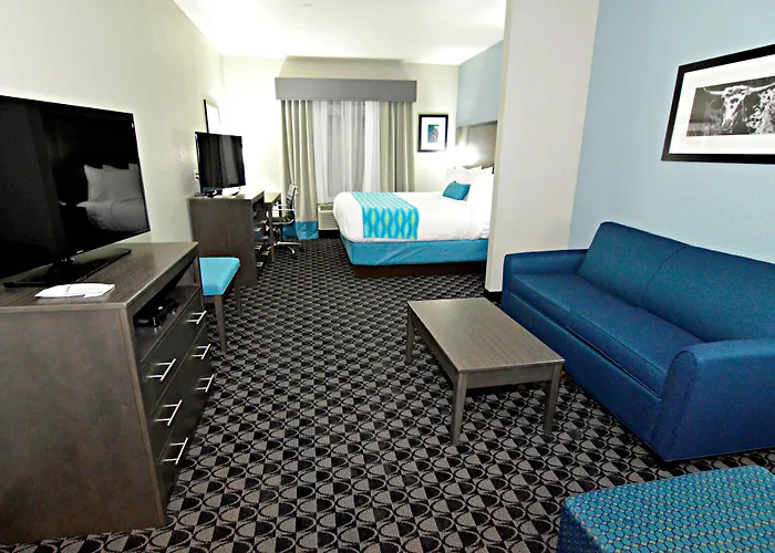 Best Western Plus Waller Hotel